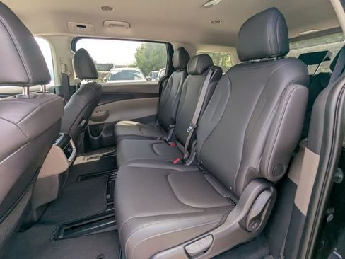 New 2026 Kia Carnival FWD image 16
