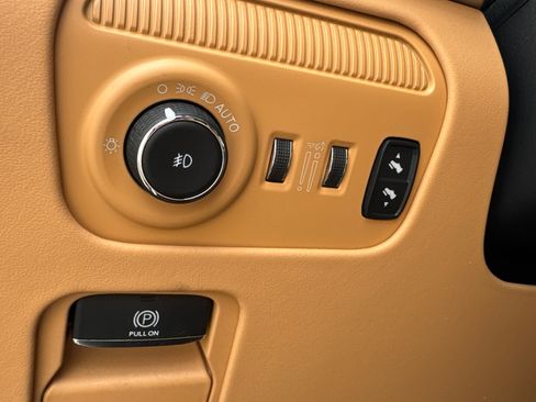 Certified 2025 Jeep Grand Wagoneer Series III w/ Quick Order Packagew 28T AWD/4WD image 38