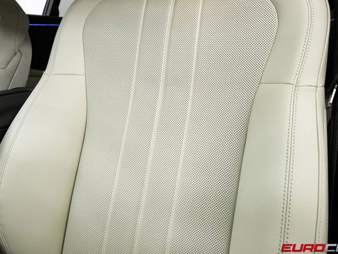 Used 2023 Bentley Flying Spur V8 image 36