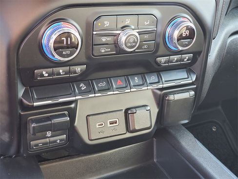 Used 2021 GMC Sierra 1500 AT4 w/ Off-Road Performance Package image 18