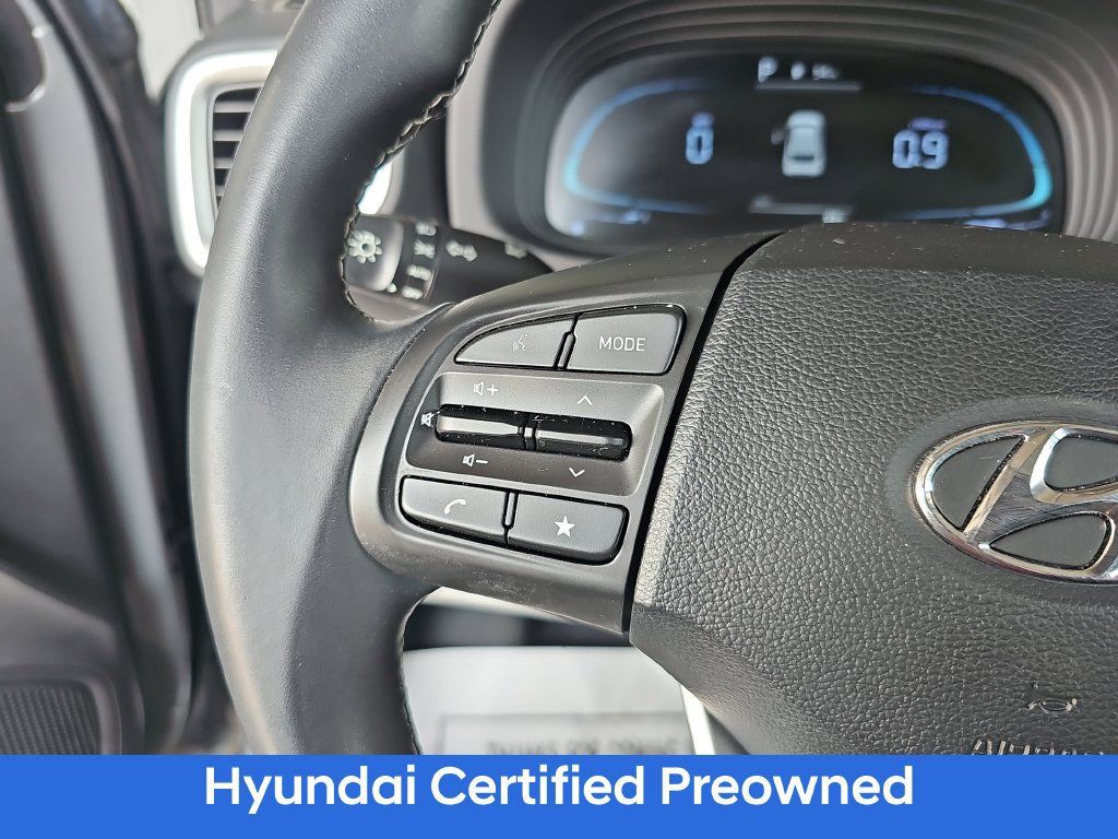 Certified 2023 Hyundai Venue SEL FWD image 17