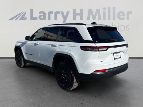 New 2026 Jeep Grand Cherokee Altitude image 3