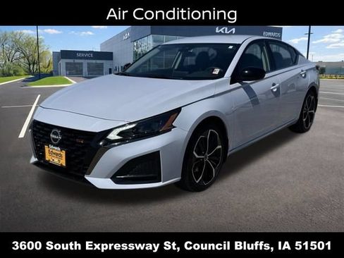 Used 2023 Nissan Altima 2.5 SR FWD image 9