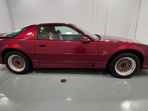 Used 1987 Pontiac Firebird Trans Am RWD image 4