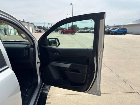 Used 2016 Chevrolet Colorado LT w/ LT Convenience Package AWD/4WD image 21