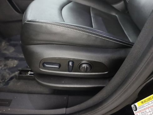 Used 2024 GMC Terrain SLT image 30