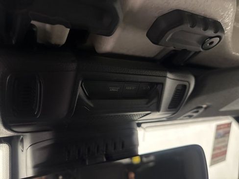 Used 2025 Jeep Gladiator Willys image 14