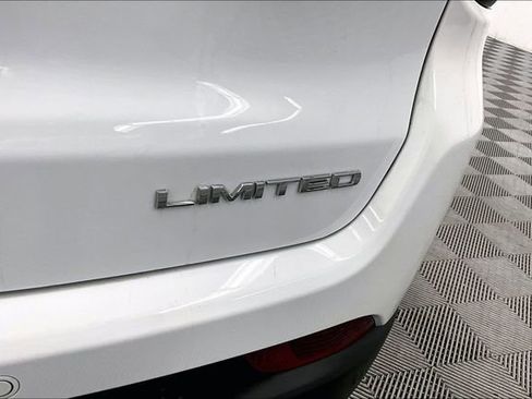 Used 2025 Jeep Compass Limited image 9