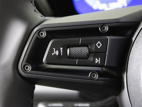 Certified 2025 Porsche Macan 4 Electric AWD/4WD image 24