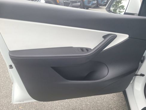 Used 2022 Tesla Model Y Performance AWD/4WD image 17