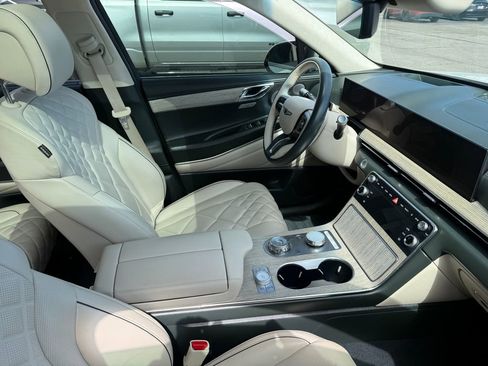 Used 2025 Genesis GV80 3.5T Prestige AWD/4WD image 3