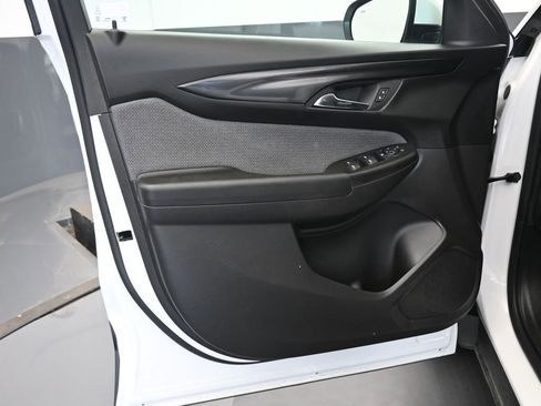 Used 2025 Chevrolet TrailBlazer LT w/ LT Cold Weather Package image 23