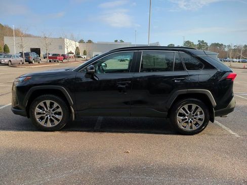 Used 2023 Toyota RAV4 XLE Premium image 7