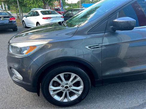 Used 2018 Ford Escape SE image 3