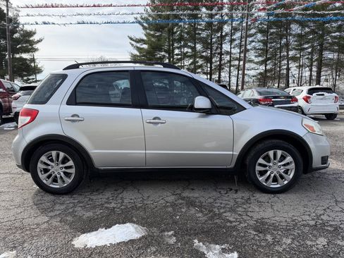 Used 2013 Suzuki SX4 Premium image 4