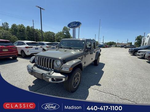 Used 2020 Jeep Gladiator Overland w/ Popular Equipment Package AWD/4WD image 1