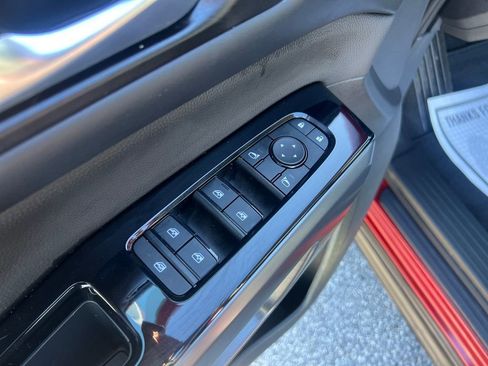 Used 2023 Nissan Pathfinder SL image 12