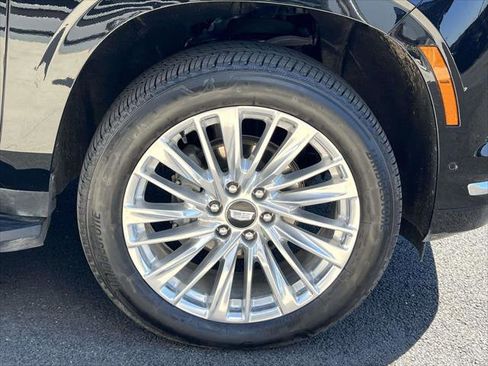 Used 2025 Cadillac Escalade ESV Premium Luxury image 9