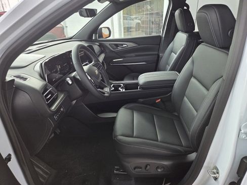 New 2026 Chevrolet Traverse LT w/ Sun and Wheel Package image 16