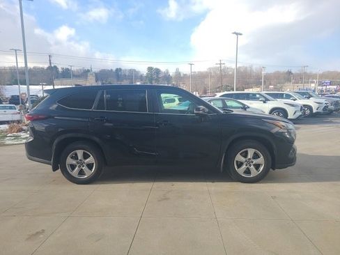 Used 2024 Toyota Highlander LE image 8