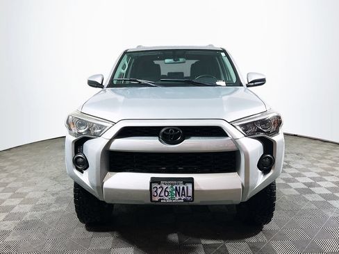 Used 2015 Toyota 4Runner SR5 AWD/4WD image 2