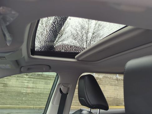 Used 2021 Toyota RAV4 Limited image 16