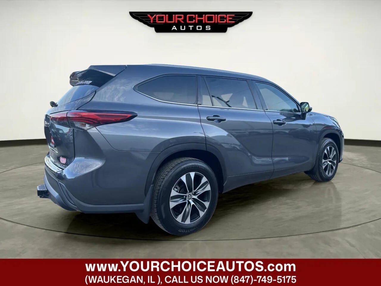 Used 2021 Toyota Highlander XLE AWD/4WD image 5