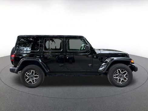 Used 2025 Jeep Wrangler Unlimited Sahara AWD/4WD image 8
