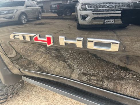 Used 2025 GMC Sierra 2500 AT4 w/ AT4 Preferred Package AWD/4WD image 12