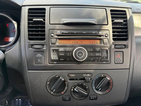 Used 2010 Nissan Versa SL w/ Premium Pkg image 19