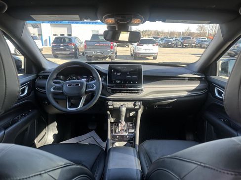 Used 2025 Jeep Compass Trailhawk AWD/4WD image 16