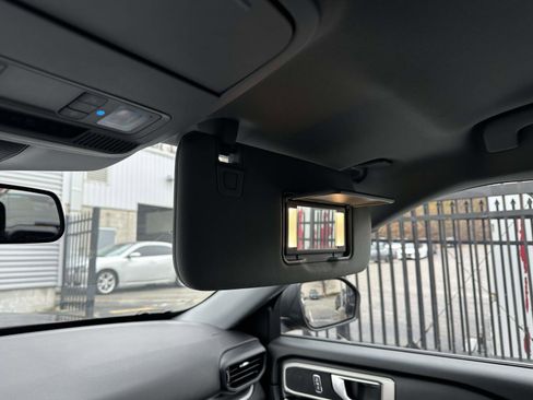 Used 2022 Ford Explorer XLT image 17