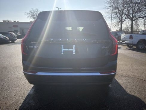 Used 2025 Volvo XC90 B6 Plus image 8