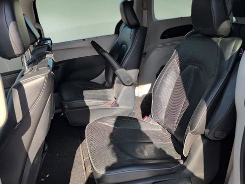 Used 2020 Chrysler Pacifica Limited w/ Advanced Safetytec Group image 17