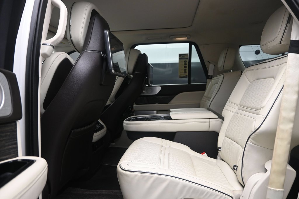 Used 2021 Lincoln Navigator L Black Label w/ Cargo Convenience Package AWD/4WD image 10