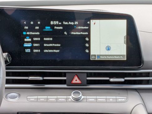 Used 2025 Hyundai Elantra SEL FWD image 14