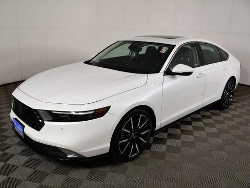 Used 2023 Honda Accord Touring image 10