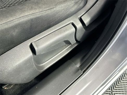 Used 2020 Nissan Rogue Sport S image 18