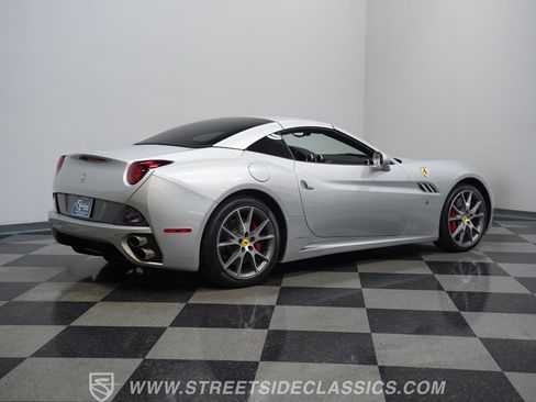 Used 2010 Ferrari California RWD image 13