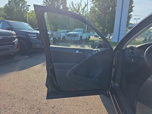 Used 2016 Volkswagen Tiguan SEL AWD/4WD image 19