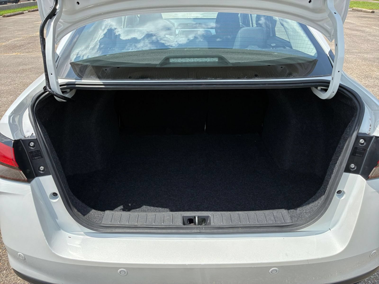 Used 2025 Nissan Versa SV FWD image 28
