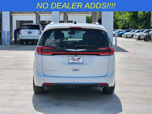 New 2026 Chrysler Pacifica Pinnacle w/ Trailer Tow Group image 8