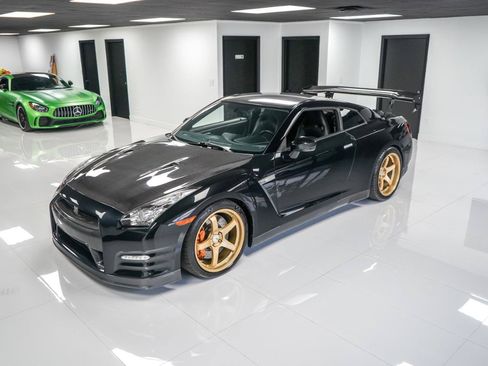 Used 2014 Nissan GT-R Premium AWD/4WD image 2