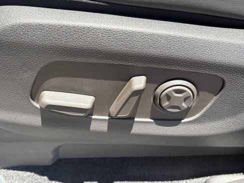 Certified 2025 Kia Carnival EX FWD image 18