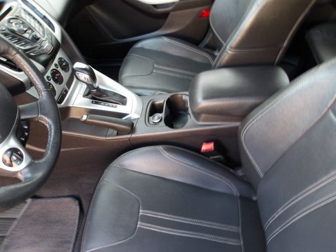 Used 2014 Ford Focus SE FWD image 18