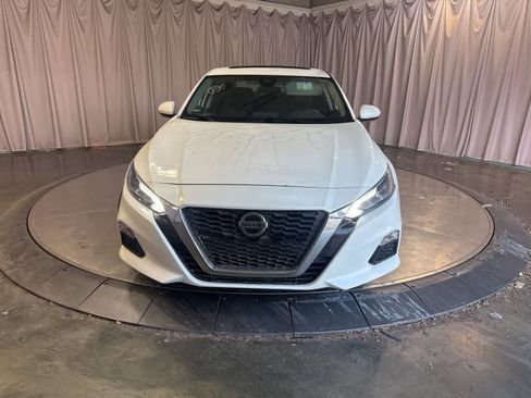 Used 2022 Nissan Altima 2.5 SV w/ SV Premium Package image 2