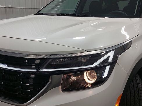 New 2026 Kia Seltos EX image 32