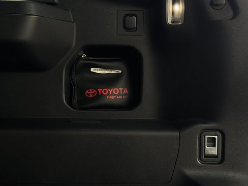 Certified 2025 Toyota 4Runner SR5 AWD/4WD image 29