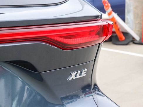 Certified 2024 Toyota Venza XLE AWD/4WD image 8