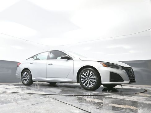 Used 2024 Nissan Altima 2.5 SV image 49